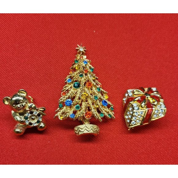 Christmas Pins/ Brooches Set of 3 Christmas Tree, Teddy Bear & Gift Pins - Picture 3 of 12